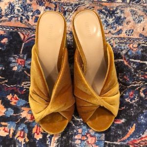 70s vintage style velvet block heels.